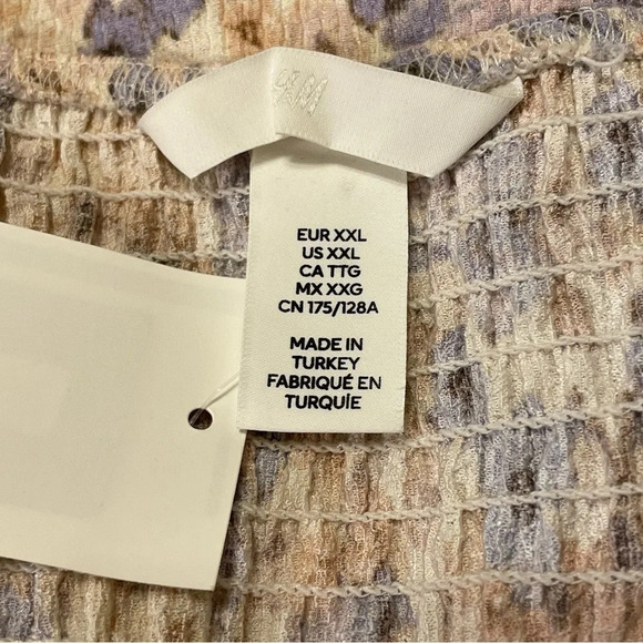 H&M Smocked Dress in Light Beige Small‎ Flowers - Picture 5 of 10